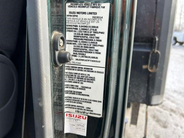 2015-isuzu-nrr-image-11
