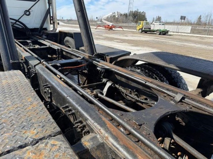 2009-mack-granite-gu813-image-36