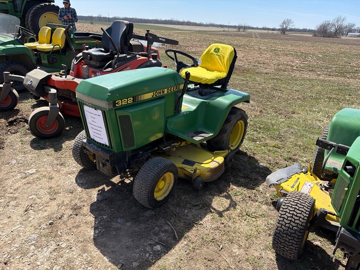 john-deere-322-image-13