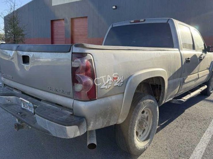 2003-chevrolet-2500-image-8