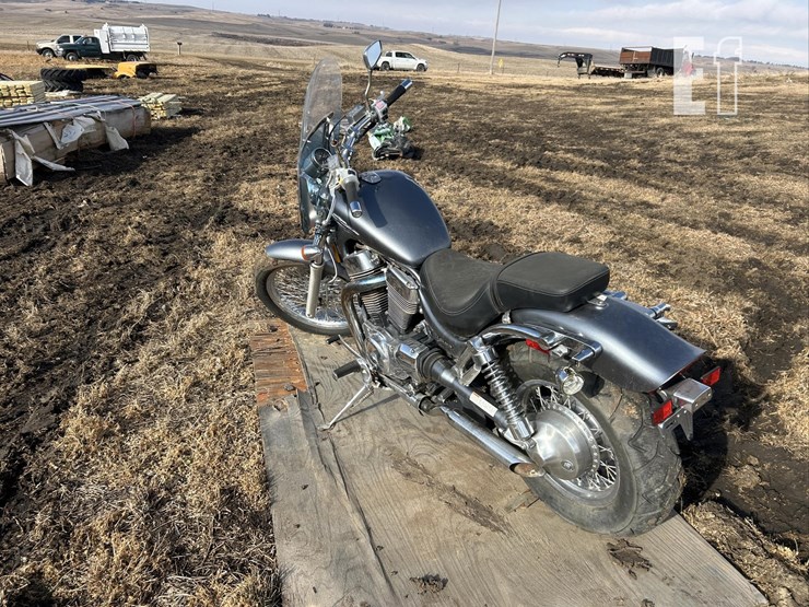 2005-suzuki-boulevard-s83-image-5