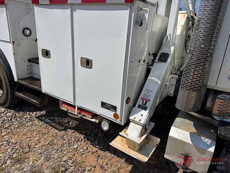 2011-international-7400-image-23