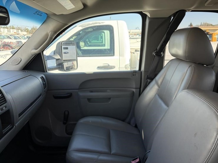 2013-chevrolet-2500-image-12