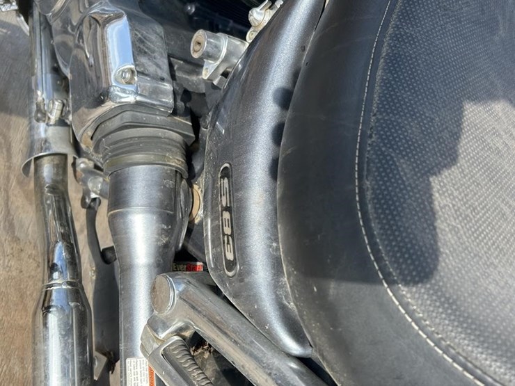 2005-suzuki-boulevard-s83-image-11