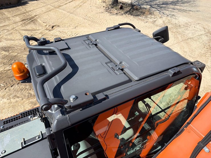 2020-hitachi-zx135us-6-image-18