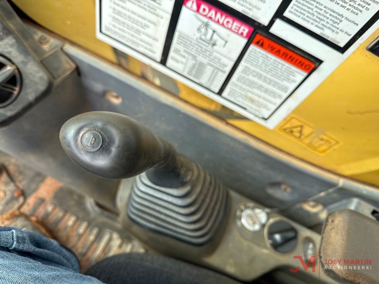 2013-komatsu-pc490-lc-10-image-13