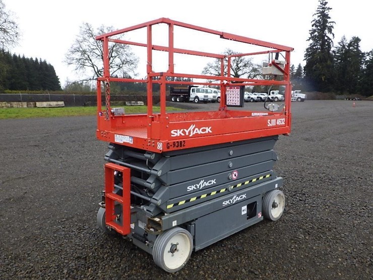 2017-skyjack-sj4632-scissor-lift-image-5