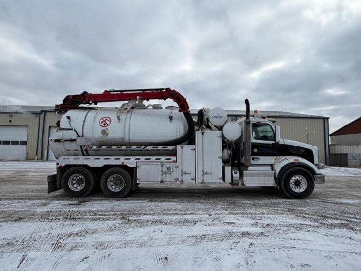 2017-peterbilt-567-image-4