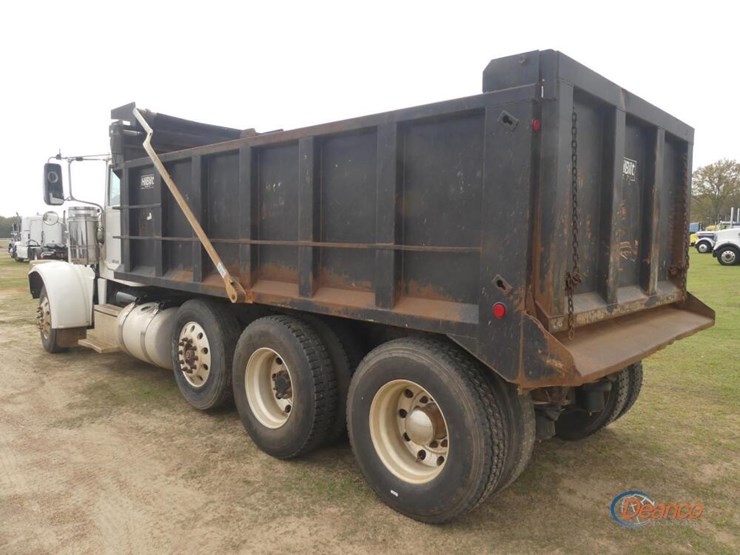 2009-peterbilt-388-image-3