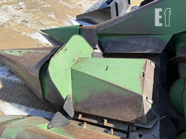 john-deere-300-image-11