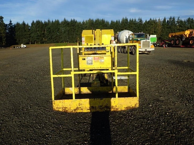 grove-telescopic-boom-lift-image-2