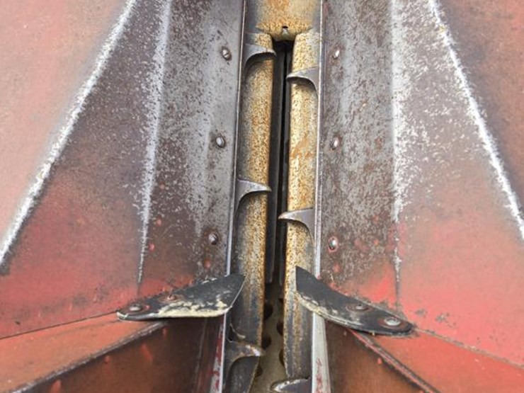 #425-•-case-1063-6-row-cornhead-image-11