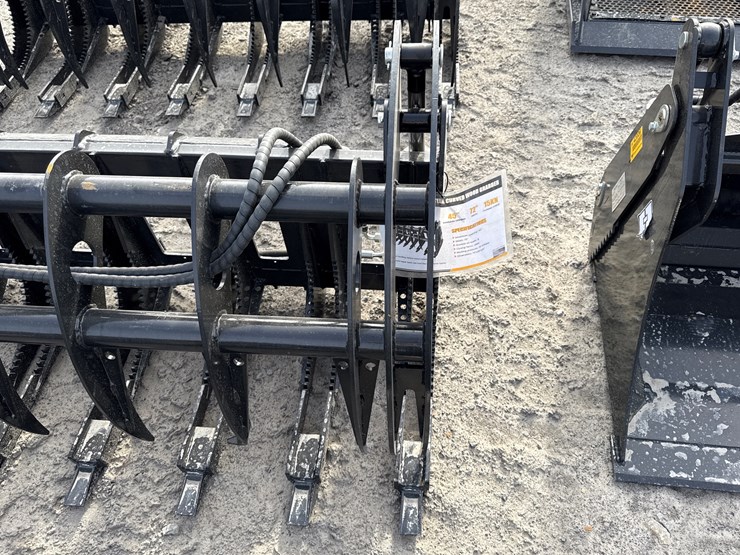 #2090-•-unused-giyi-clg72-72"-skid-steer-curved-log-grabber-inv#-42040-image-10