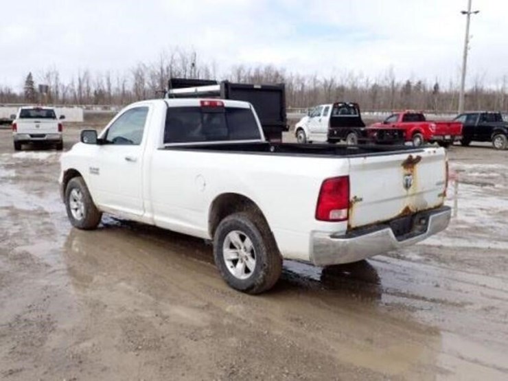 2013-ram-1500-slt-image-3