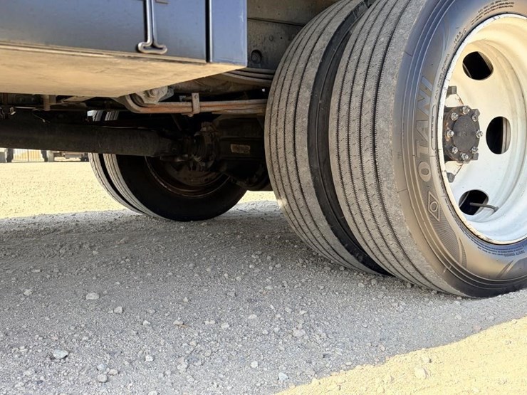 2017-isuzu-nrr-image-9