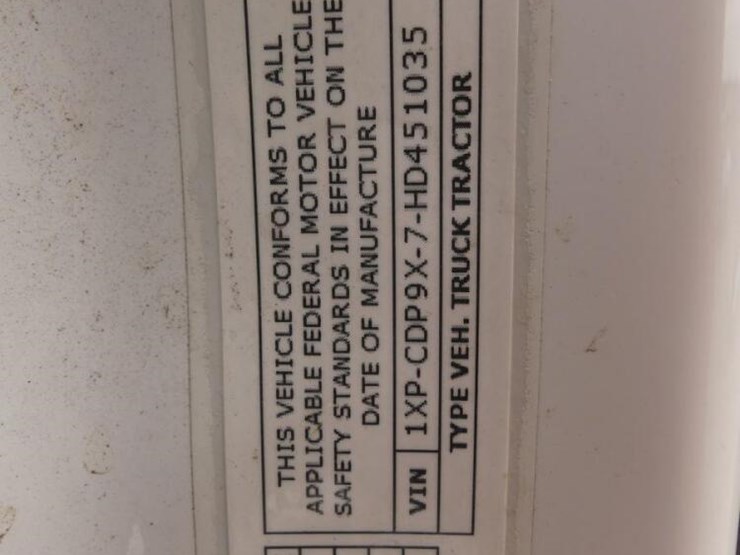 2017-peterbilt-567-image-21