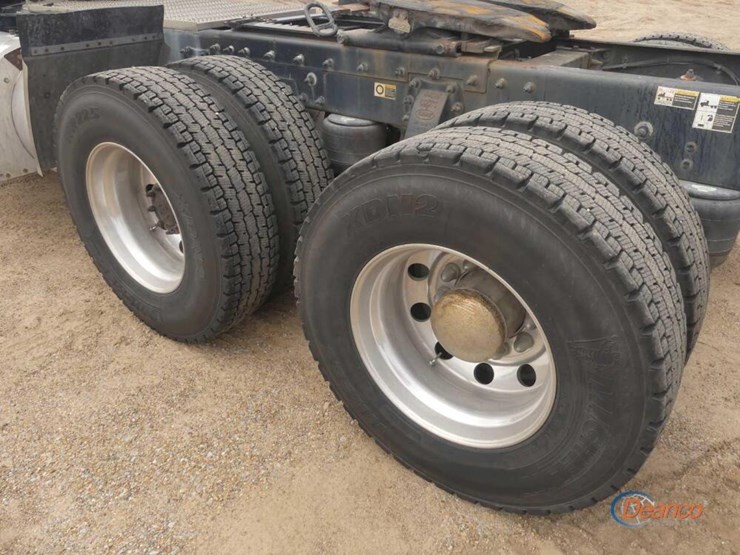 2017-peterbilt-567-image-4