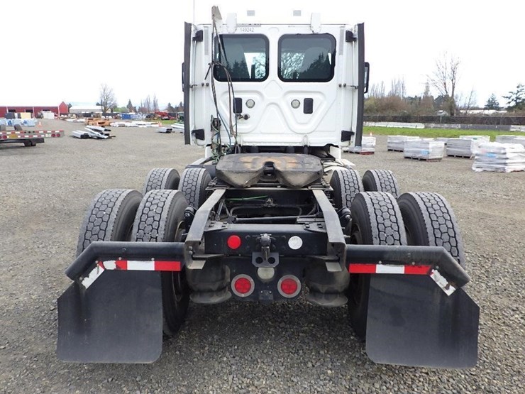 2016-freightliner-cascadia-125-image-6