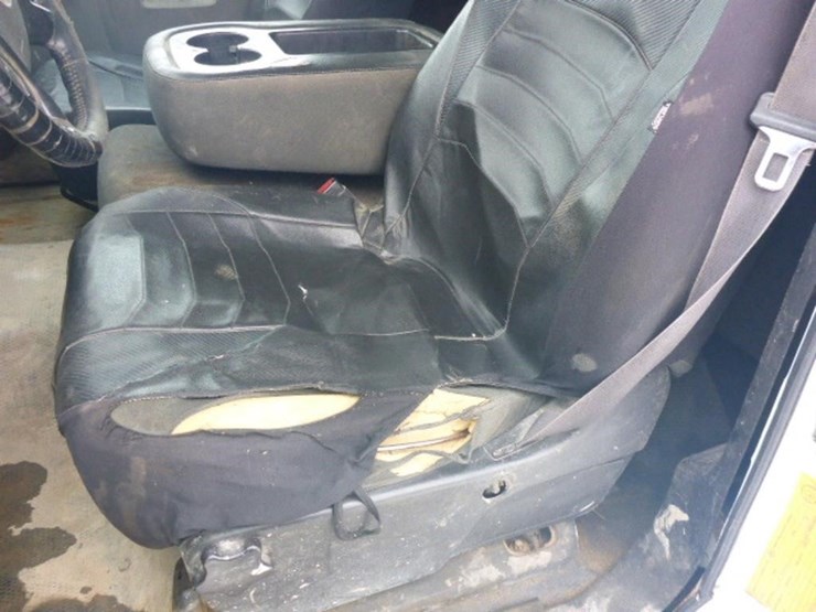 2014-chevrolet-3500-image-18