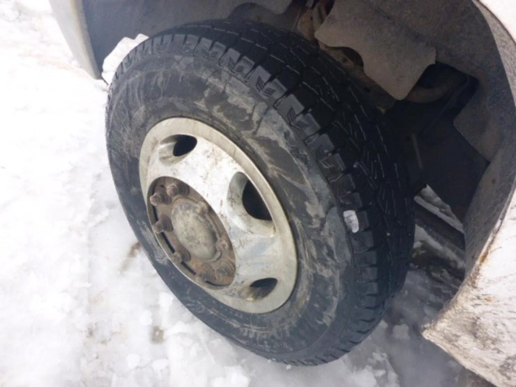 2014-chevrolet-3500-image-41