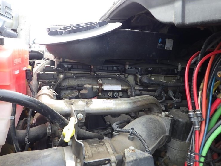 2013-freightliner-cascadia-113-image-16