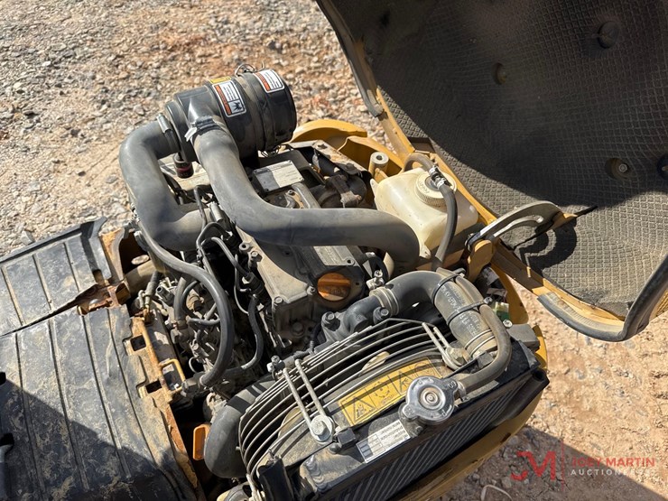 2019-caterpillar-300.9d-image-13