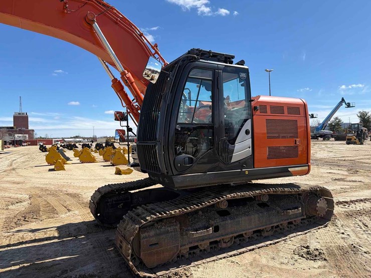 2020-hitachi-zx225usrk-image-2