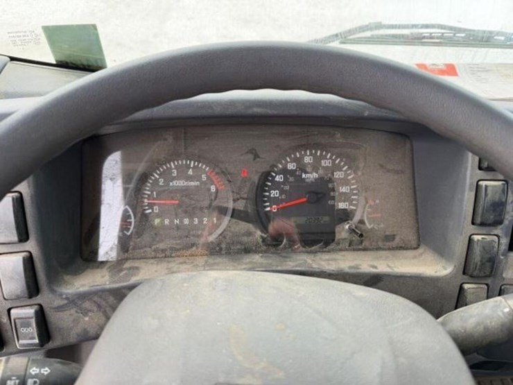 2022-isuzu-nrr-image-18