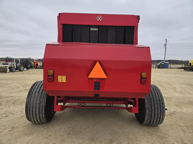 2011-massey-ferguson-2856-image-10