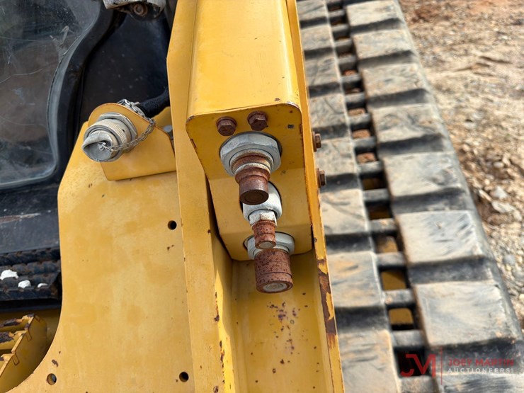 2015-caterpillar-299d-image-6