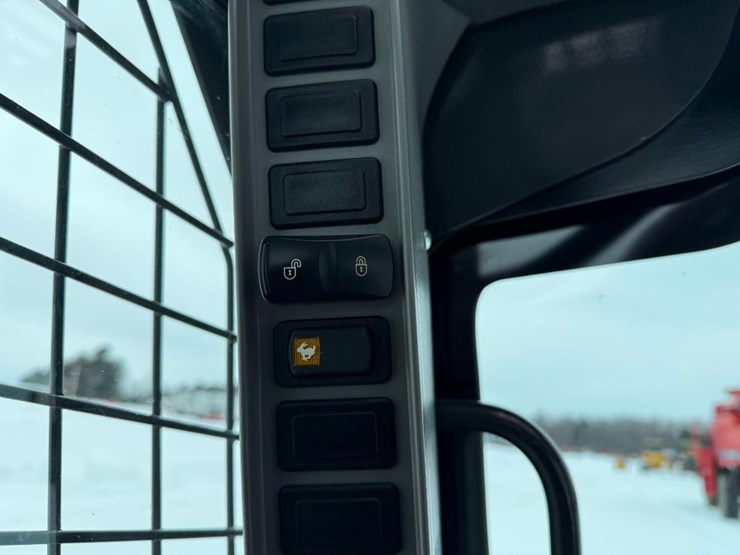 case-tv450b-image-39