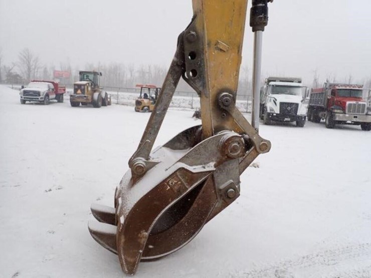 2017-caterpillar-320fl-image-57