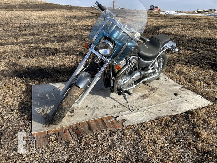 2005-suzuki-boulevard-s83-image-7