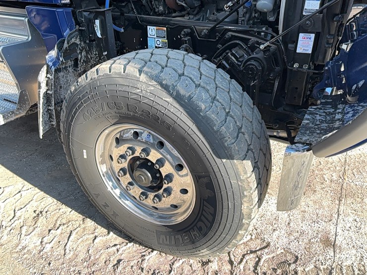 2026-peterbilt-567-image-21