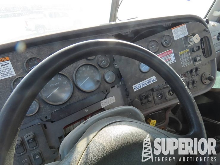 2015-peterbilt-367-image-9