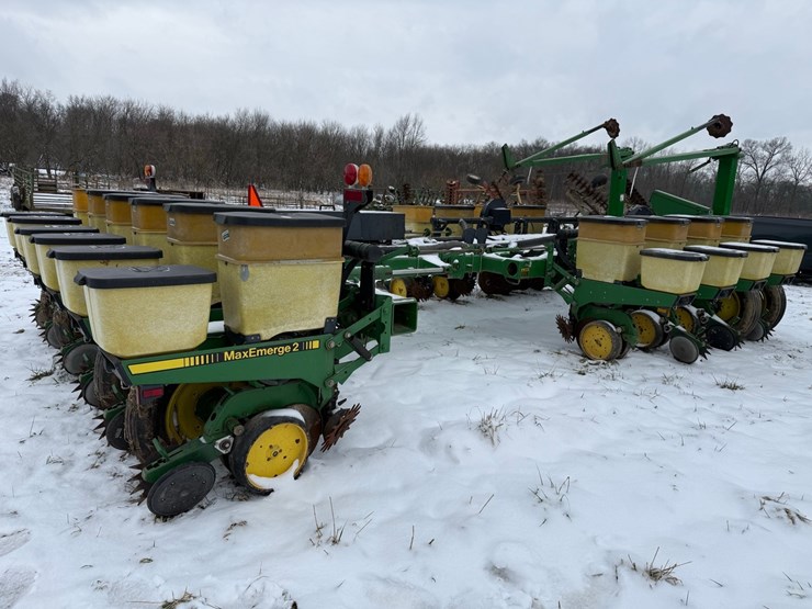 john-deere-7200-image-10