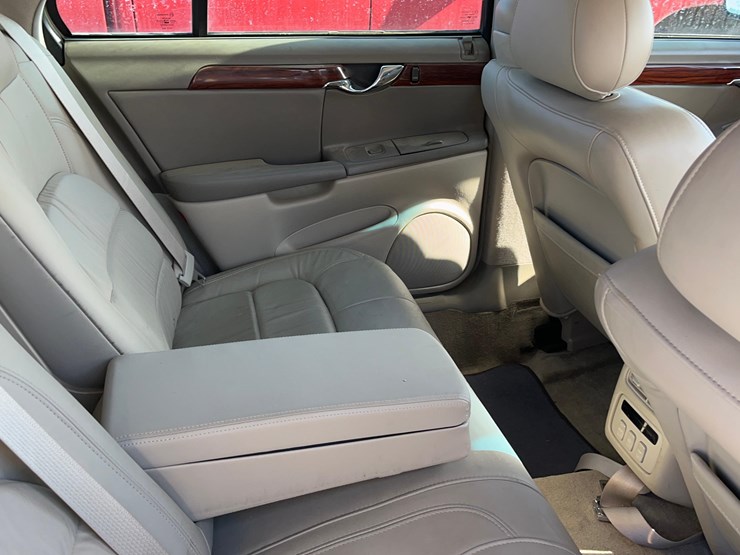 2004-cadillac-deville-sedan-image-13