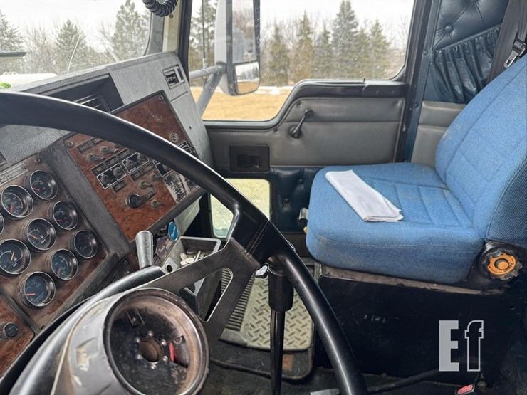 1998-kenworth-t600-image-45