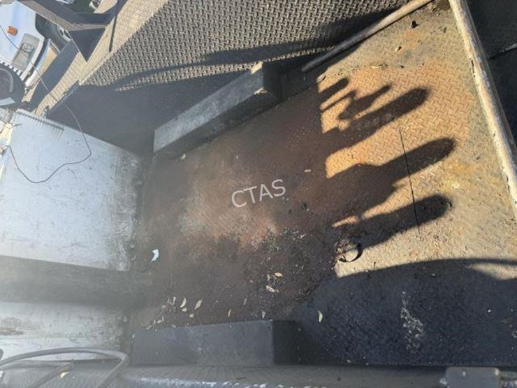 2011-ford-f550-image-21