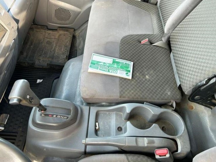 2015-isuzu-nrr-image-15