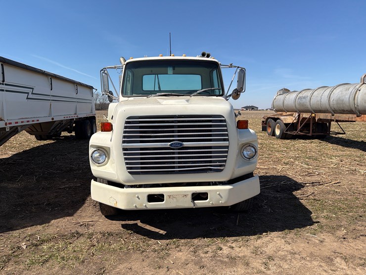 1989-ford-l9000-image-2