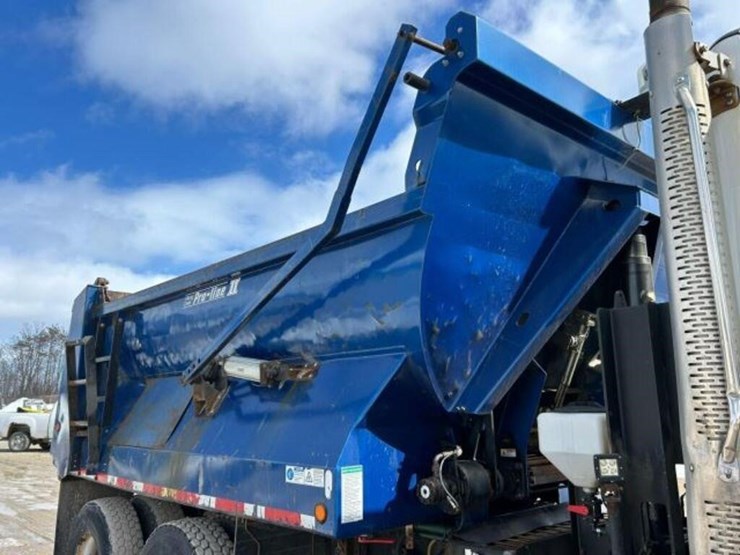 2013-freightliner-108sd-image-29