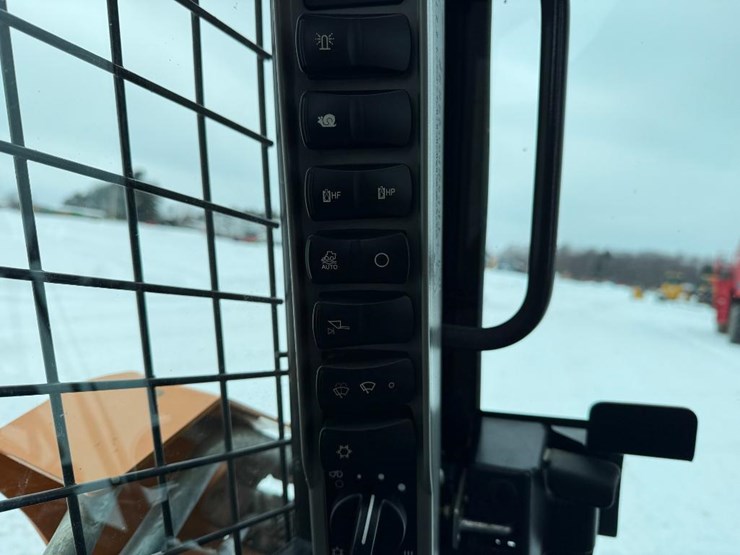 case-tv450b-image-38