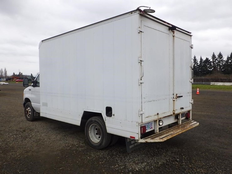 2004-ford-e350-image-7