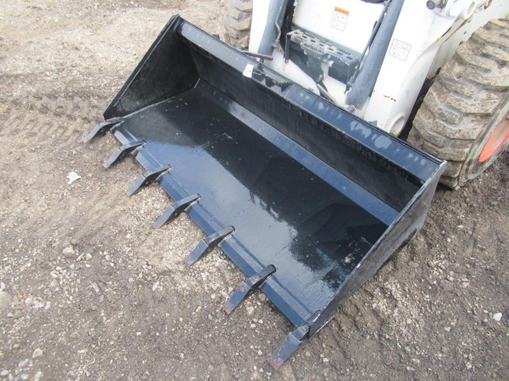 wildcat-74"-skid-steer-tooth-bucket-image-1