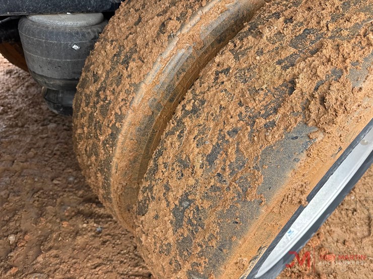 2017-peterbilt-rollback-truck-image-18