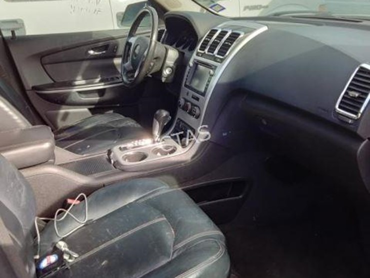 2012-gmc-acadia-image-10