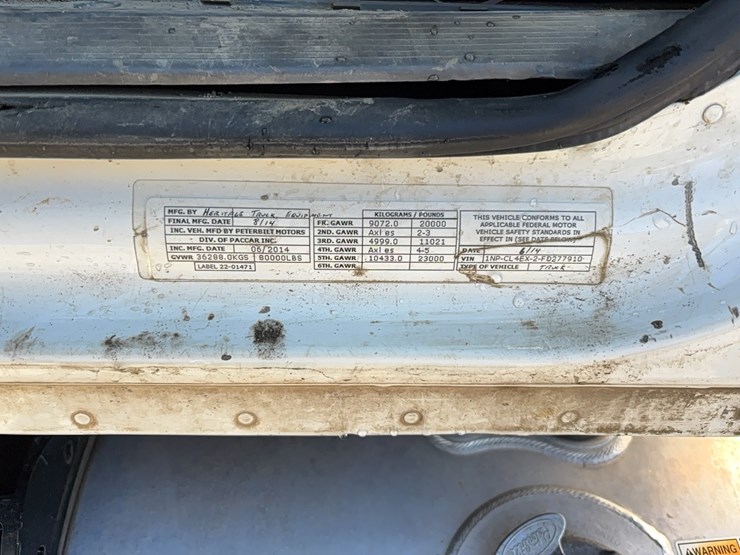 2015-peterbilt-567-image-12