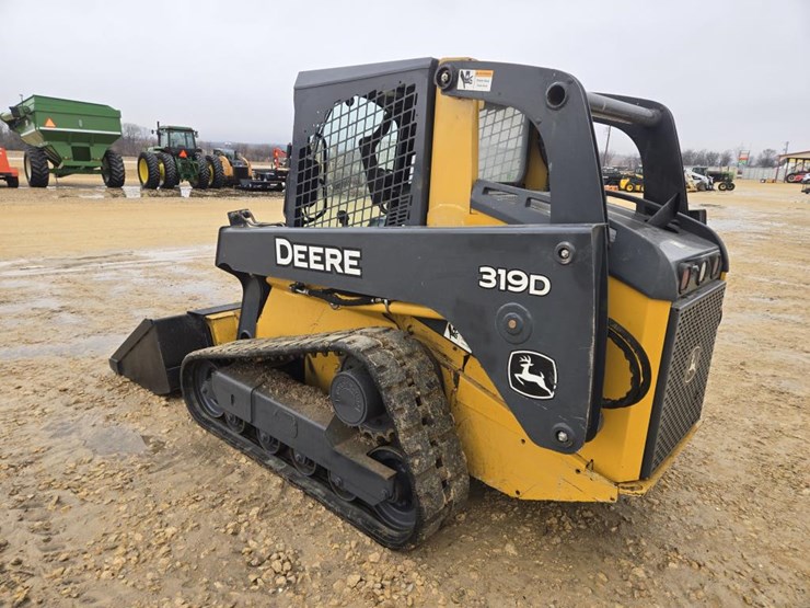 2012-deere-319d-image-7