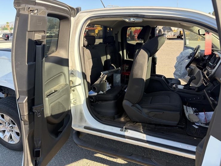 2019-gmc-canyon-sle-image-11